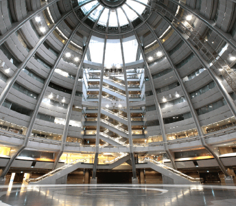 《ドーム状の吹き抜け》